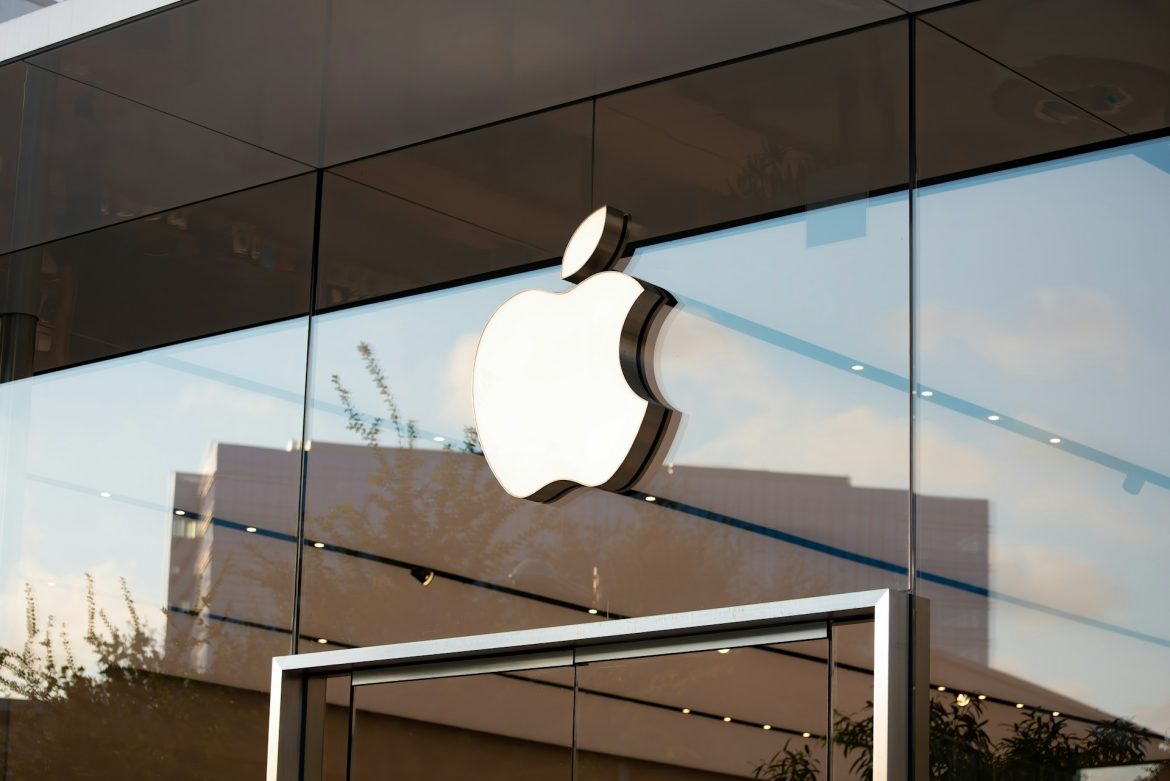 Apple teste apparemment une plateforme publicitaire pilotée par l’IA, en partenariat avec un groupe sélectionné de collaborateurs, selon Business Insider.